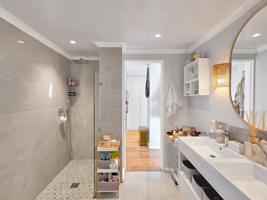 3 Bedroom Property for Sale in Sea Point Western Cape